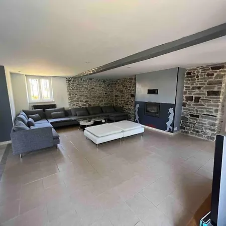 Magnifique Pierre, Toit De Chaume Et Piscine Villa